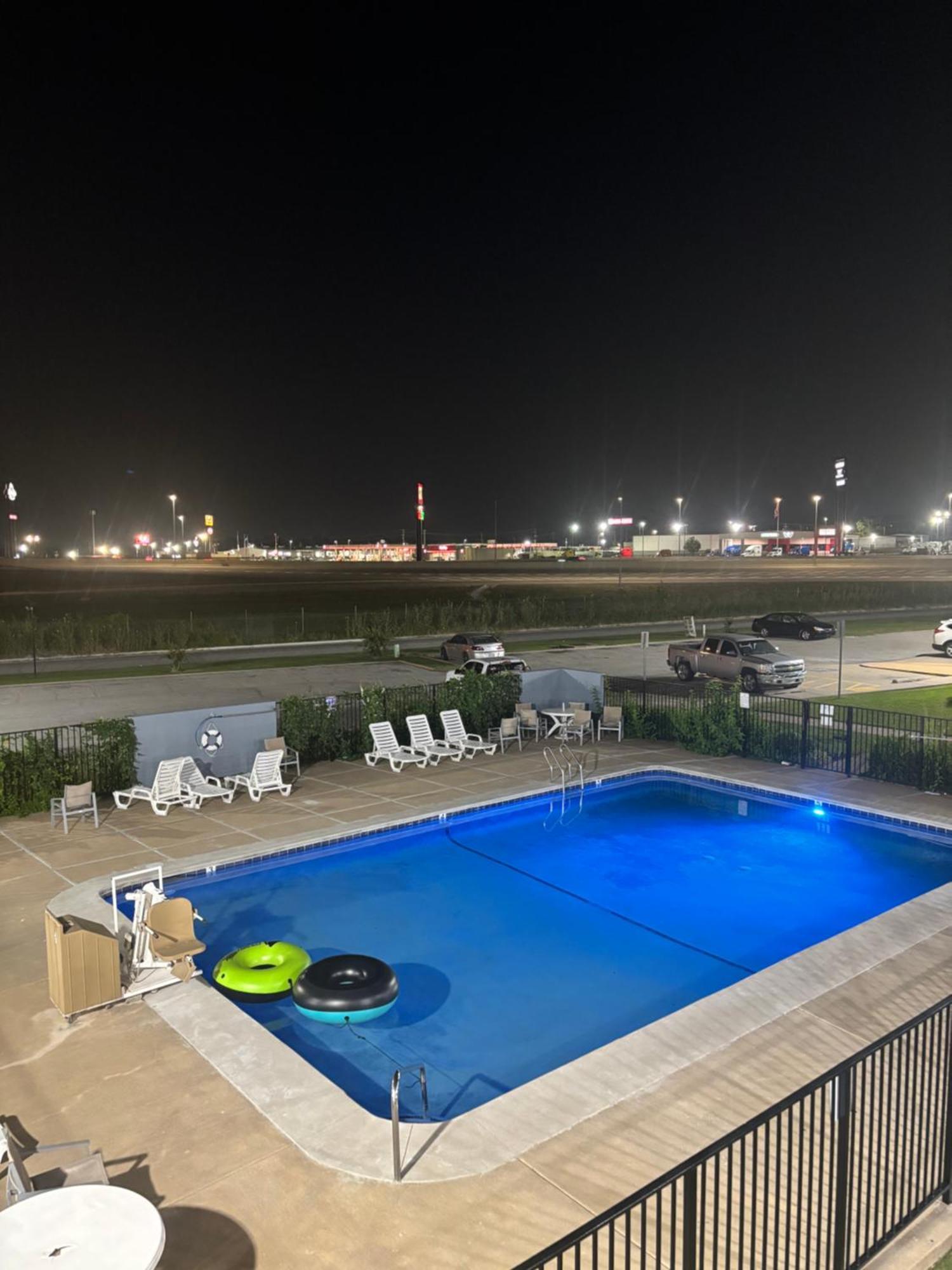 Regency Inn Tulsa Oakhurst Екстериор снимка