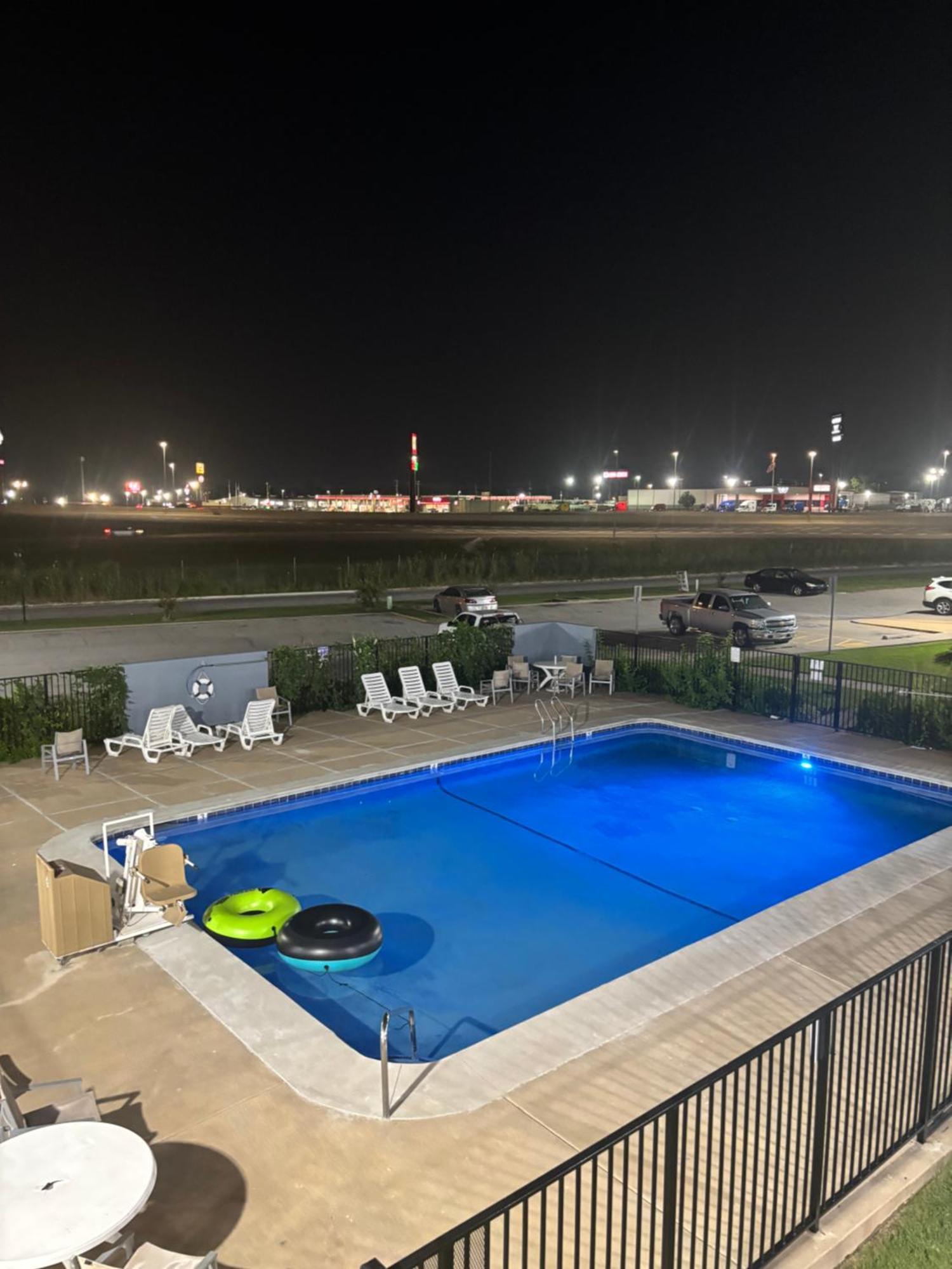 Regency Inn Tulsa Oakhurst Екстериор снимка
