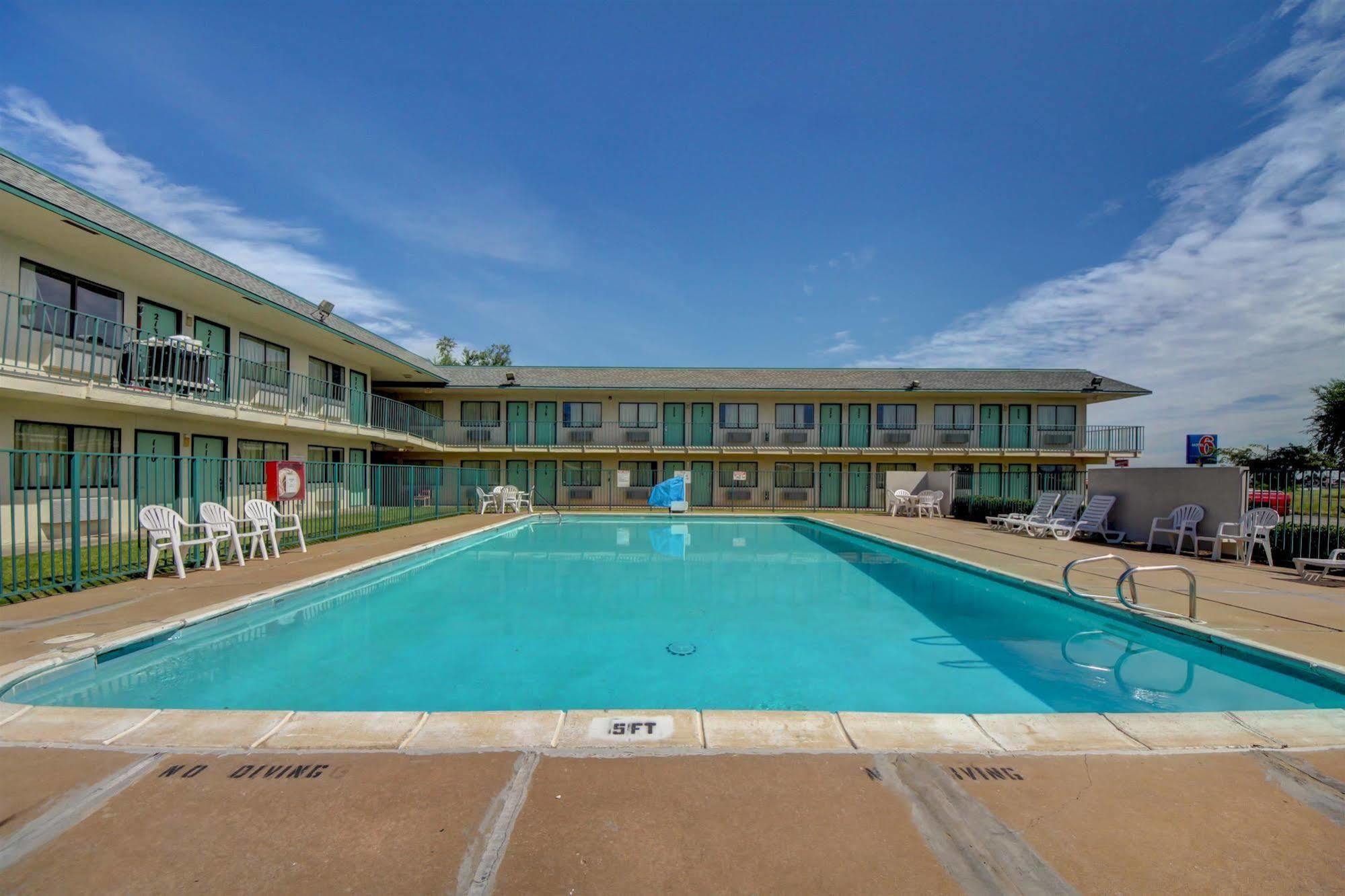Regency Inn Tulsa Oakhurst Екстериор снимка