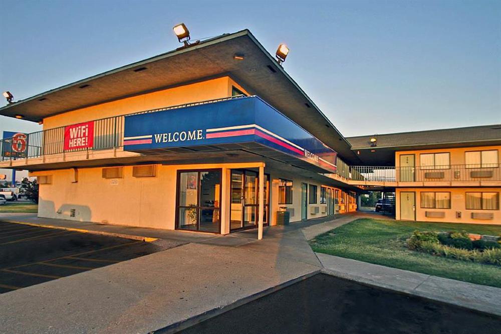 Regency Inn Tulsa Oakhurst Екстериор снимка