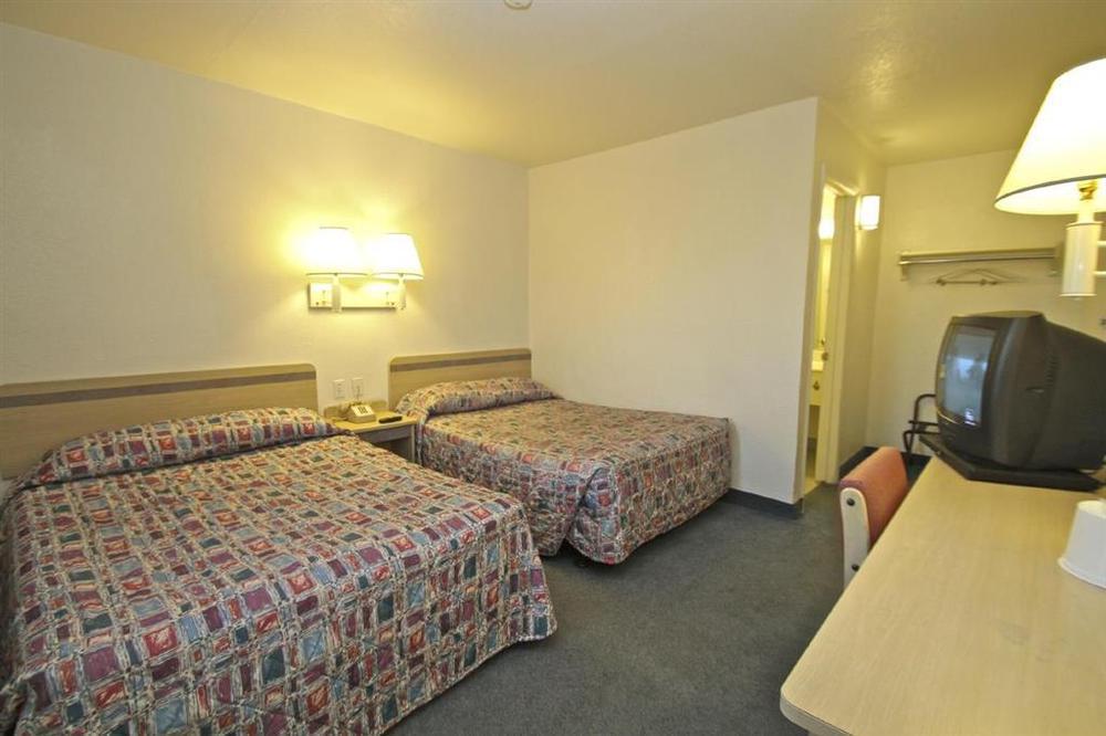 Regency Inn Tulsa Oakhurst Стая снимка