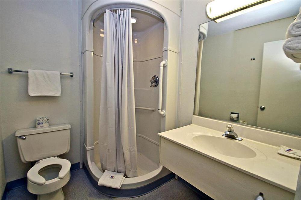 Regency Inn Tulsa Oakhurst Стая снимка