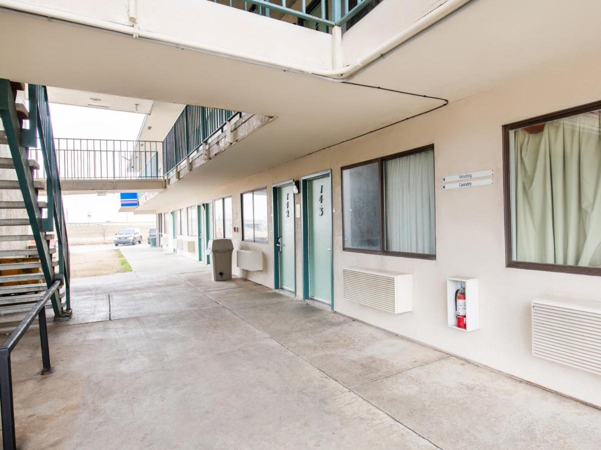 Regency Inn Tulsa Oakhurst Екстериор снимка