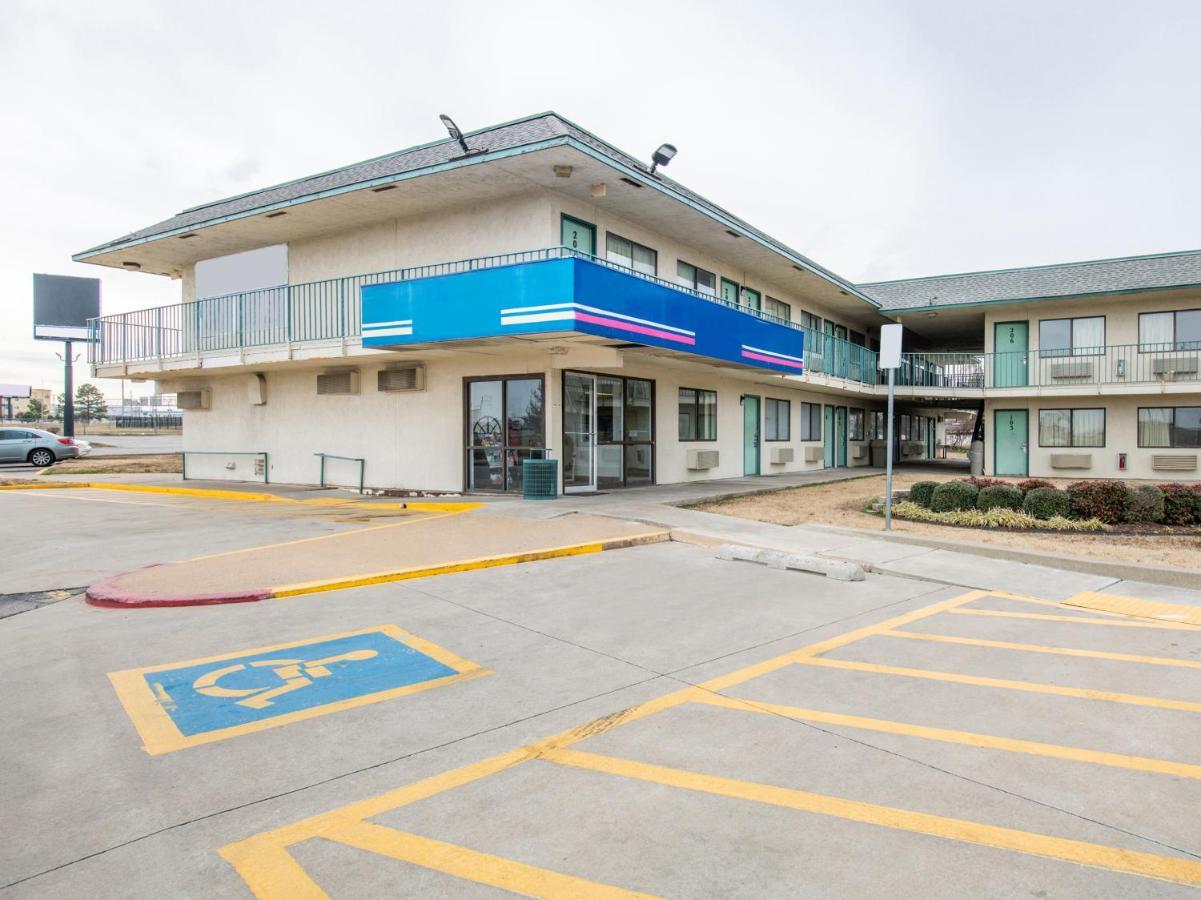Regency Inn Tulsa Oakhurst Екстериор снимка