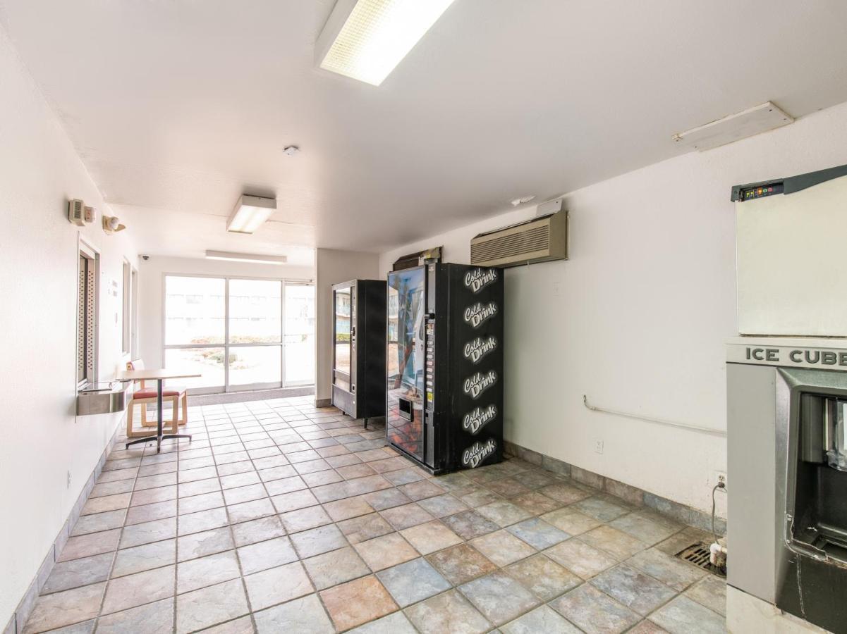 Regency Inn Tulsa Oakhurst Екстериор снимка