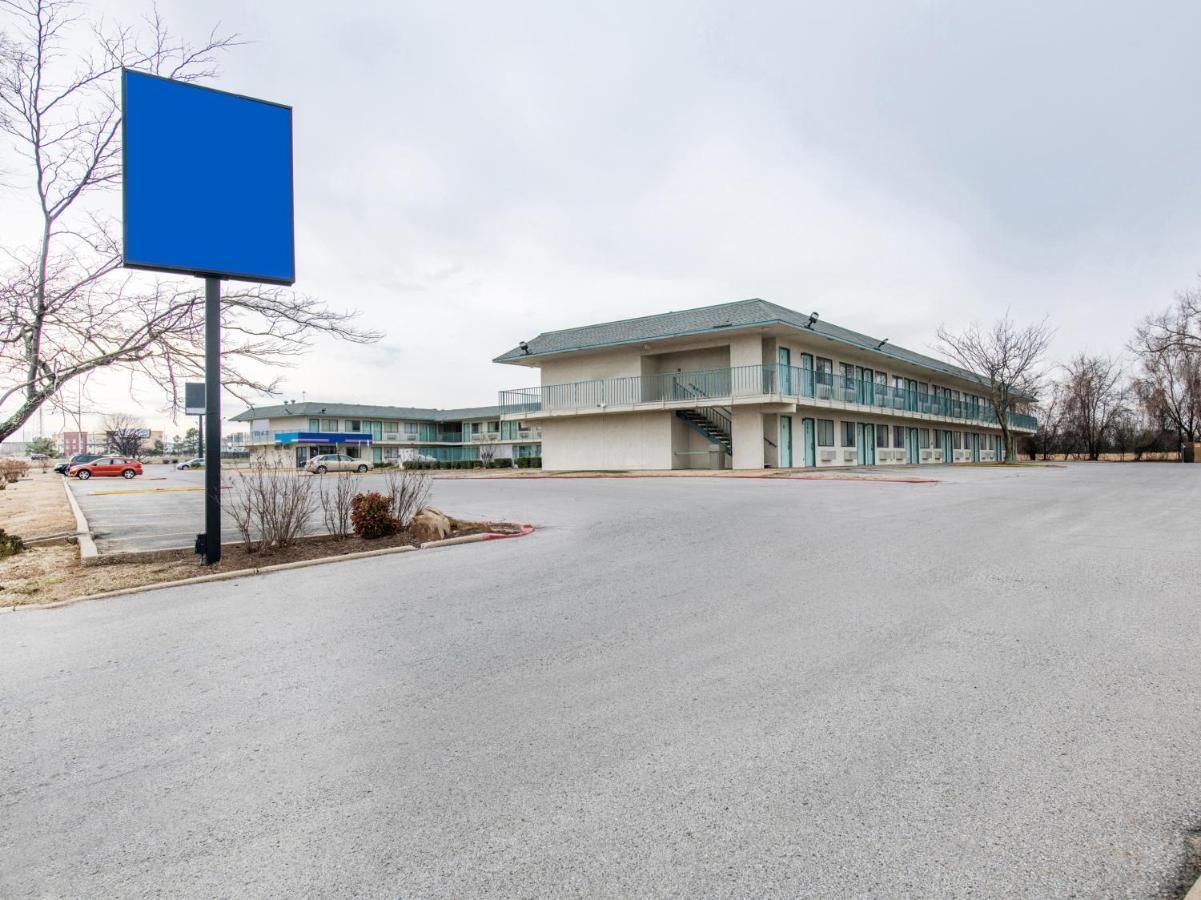 Regency Inn Tulsa Oakhurst Екстериор снимка