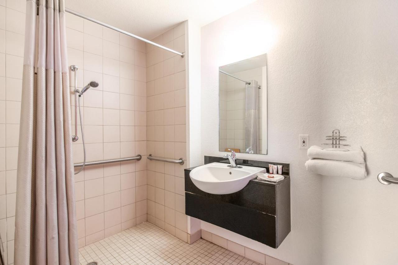 Regency Inn Tulsa Oakhurst Екстериор снимка