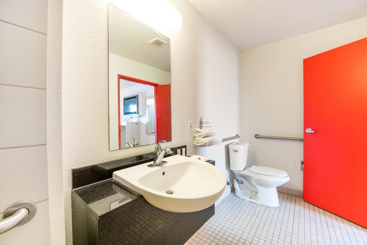 Regency Inn Tulsa Oakhurst Екстериор снимка
