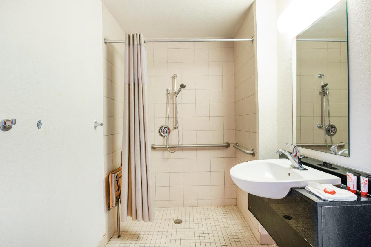 Regency Inn Tulsa Oakhurst Екстериор снимка